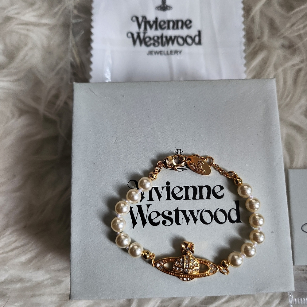 Vivienne Westwood Gold Saturn Pearl Bracelet - Picture 3 of 5
